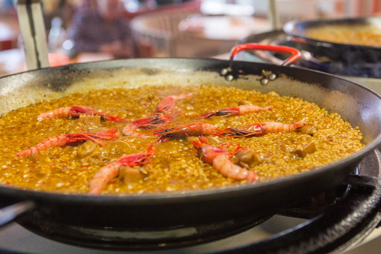 Paellera increible cocinando en llamas