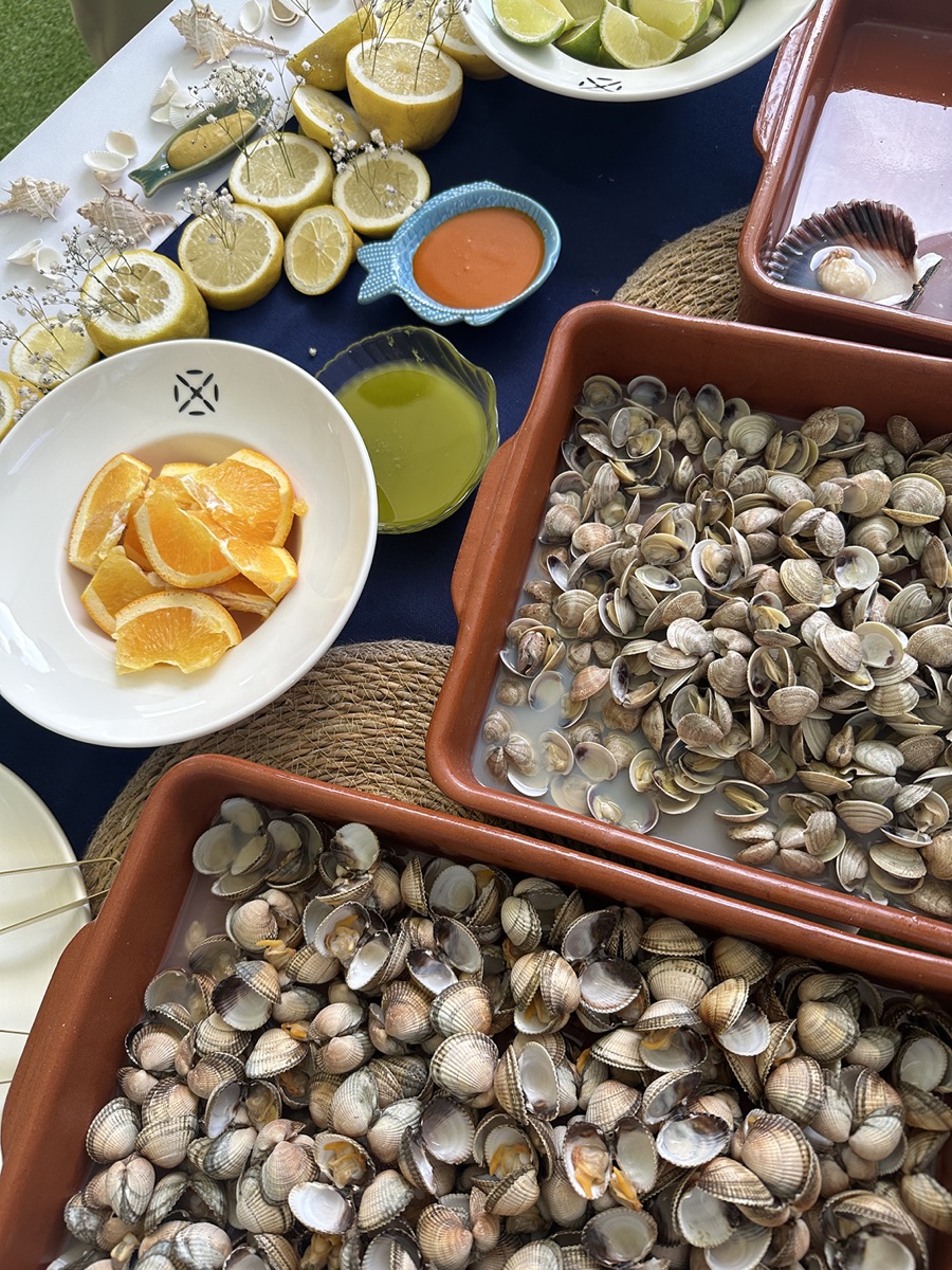Mesa de Conchas y Mariscos - El Templo