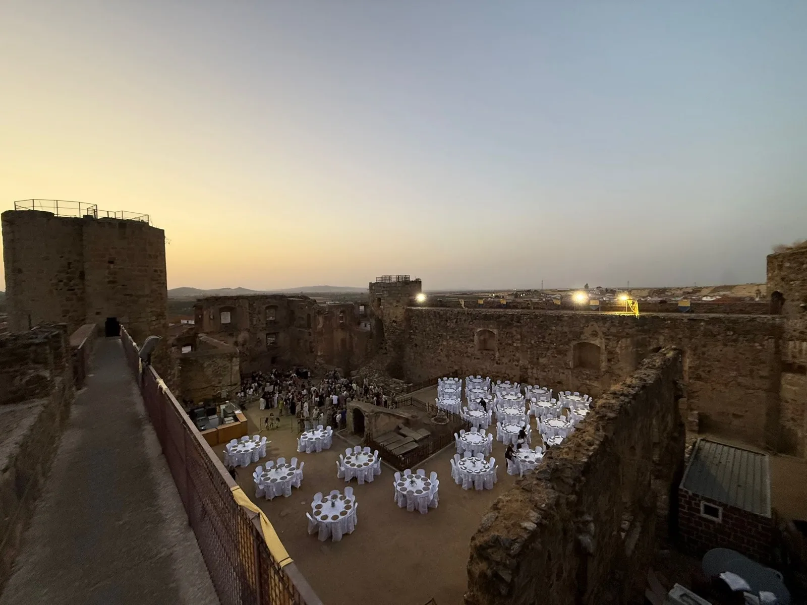 Montaje completo de banquete